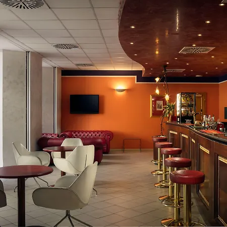 シーザー ホテル 4*