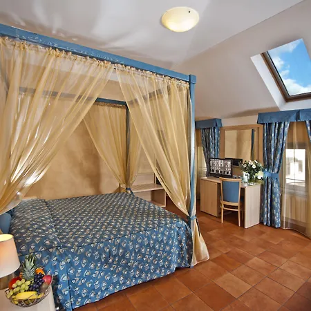 ホテル シーザー 4*